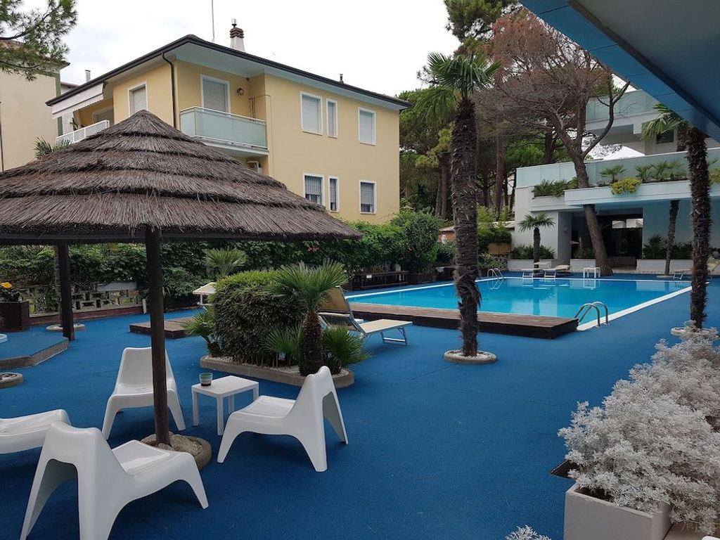 Hotel Carillon