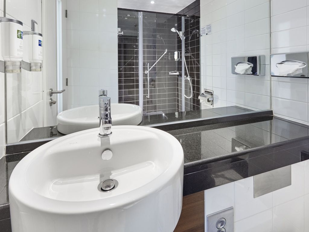 Holiday Inn Express LISBON - ALFRAGIDE by IHG