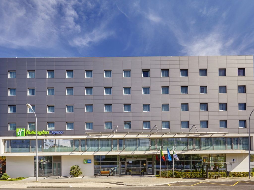 Holiday Inn Express LISBON - ALFRAGIDE by IHG