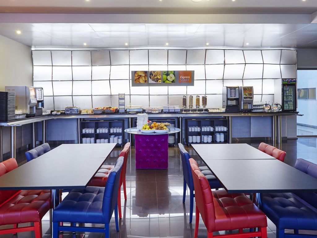 Holiday Inn Express LISBON - ALFRAGIDE by IHG