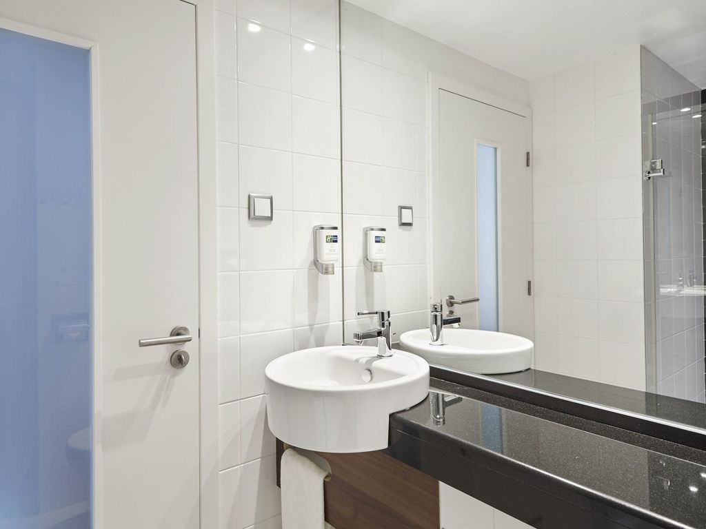 Holiday Inn Express LISBON - ALFRAGIDE by IHG