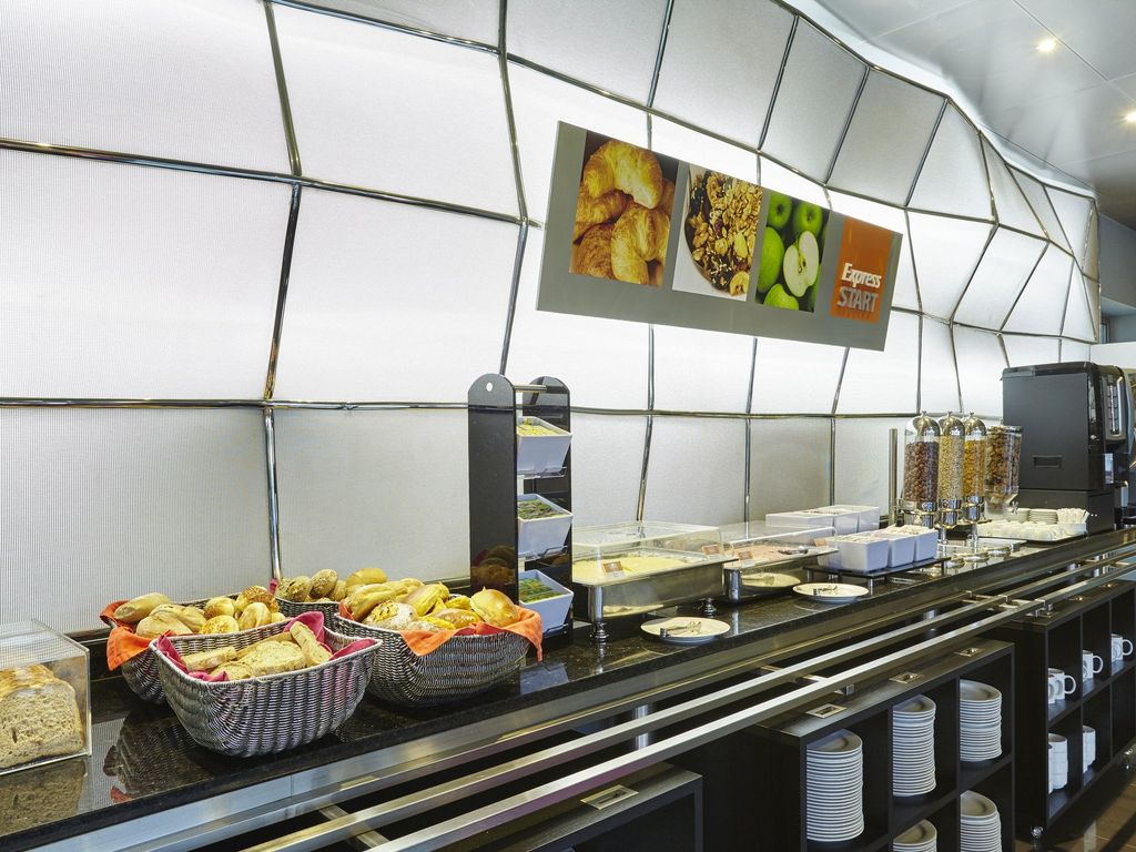Holiday Inn Express LISBON - ALFRAGIDE by IHG