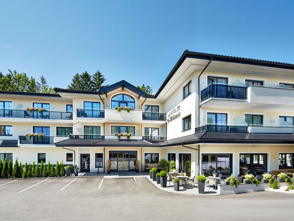 Melanie Hotel