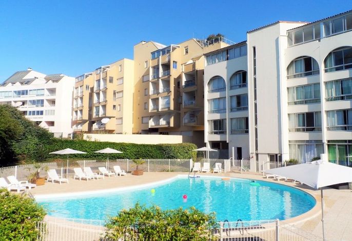 Résidence avec Piscine face au port 200m plage