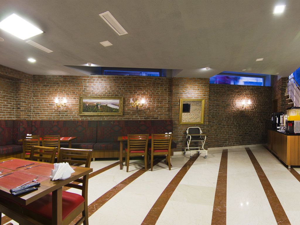 Aprilis Hotel