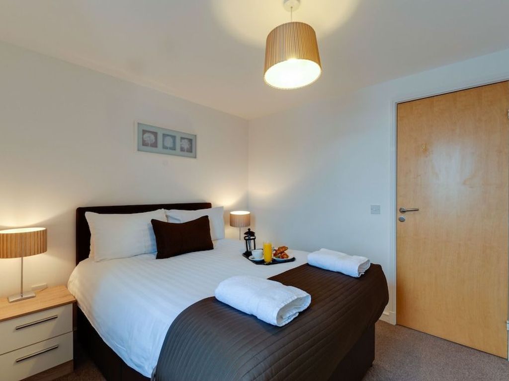 Base Serviced Apartments - The Docks