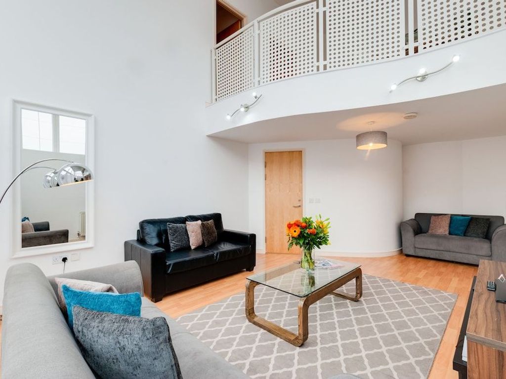 Base Serviced Apartments - The Docks