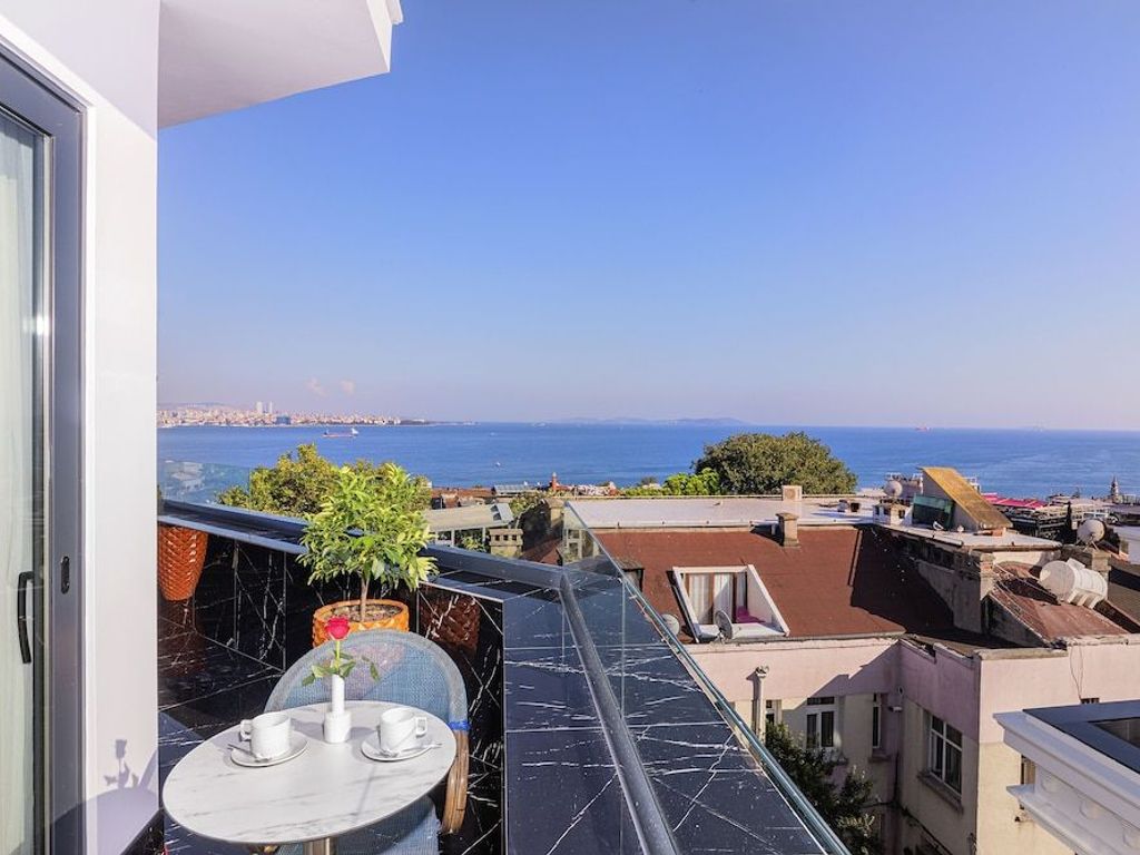 The Magnaura Palace Hotel
