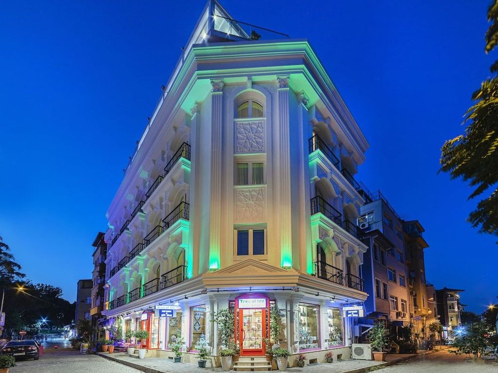 The Magnaura Palace Hotel