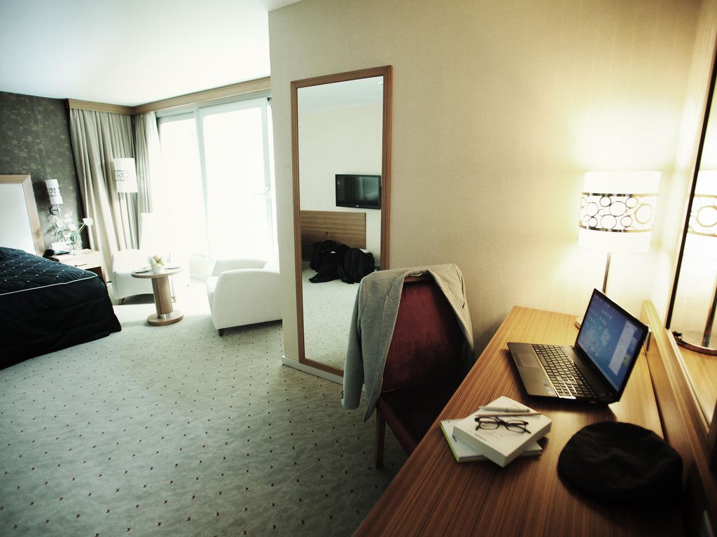 Demora Hotel