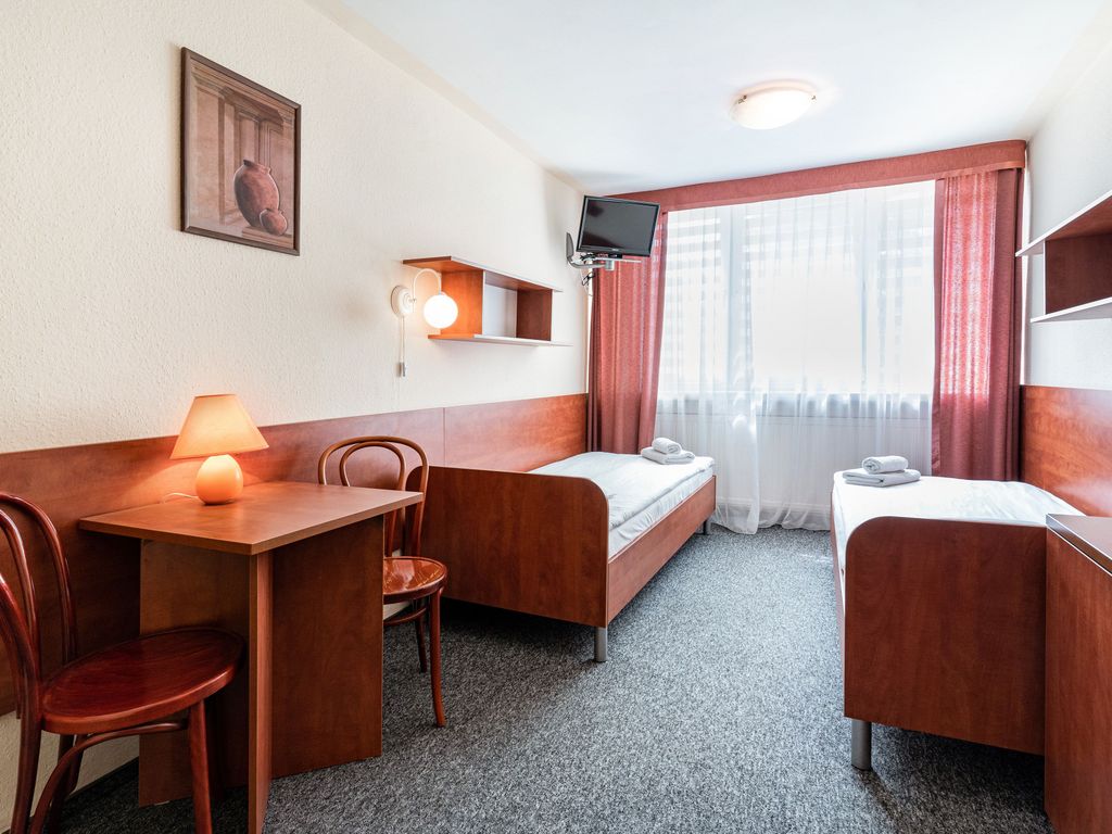 Alf Hotel