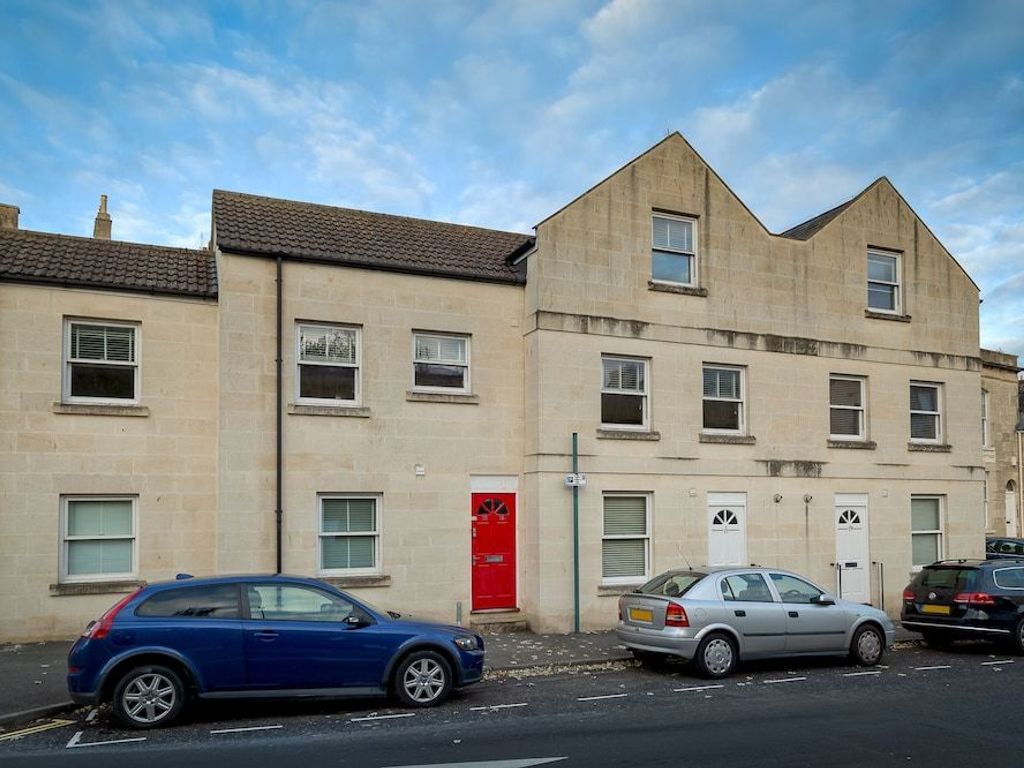 Bath Breaks Apartments