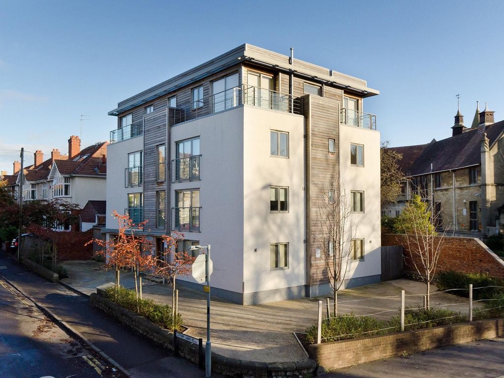 Your Stay Bristol Cotham Lawn