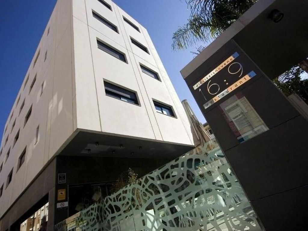 16 9 Suites