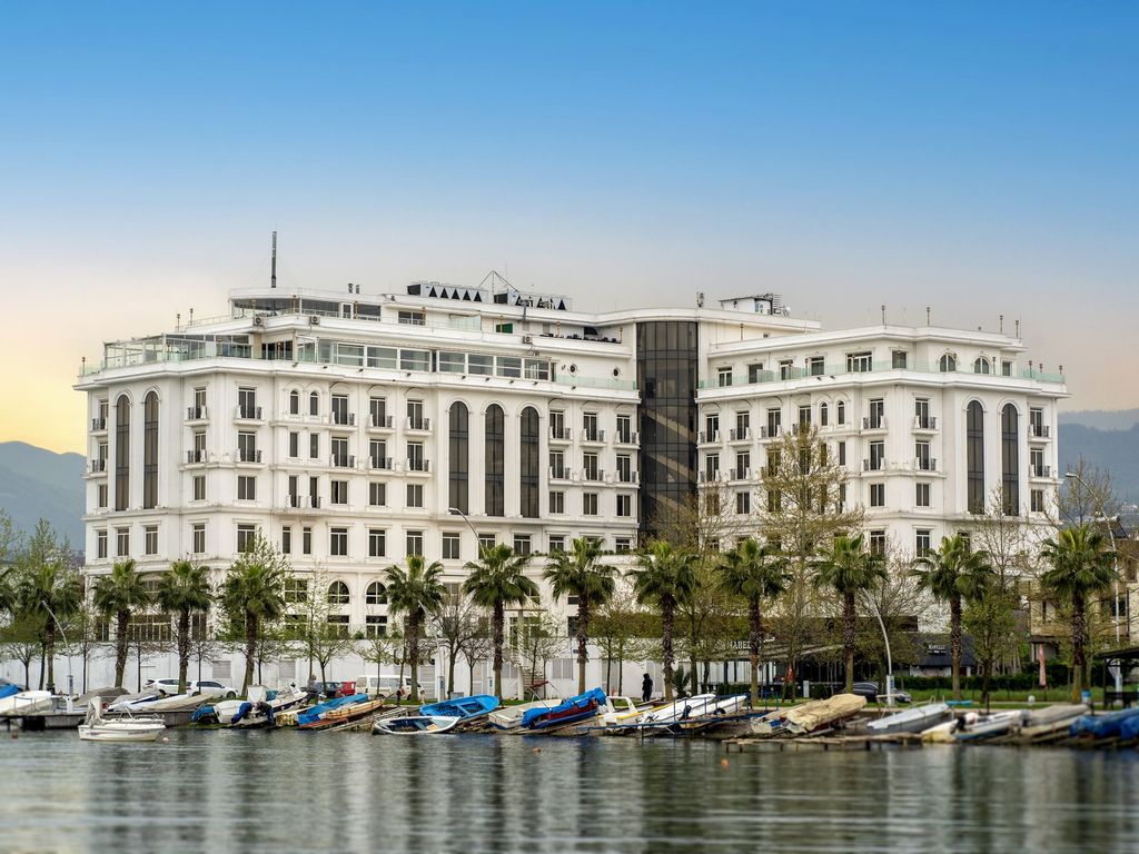 Wellborn Luxury Hotel