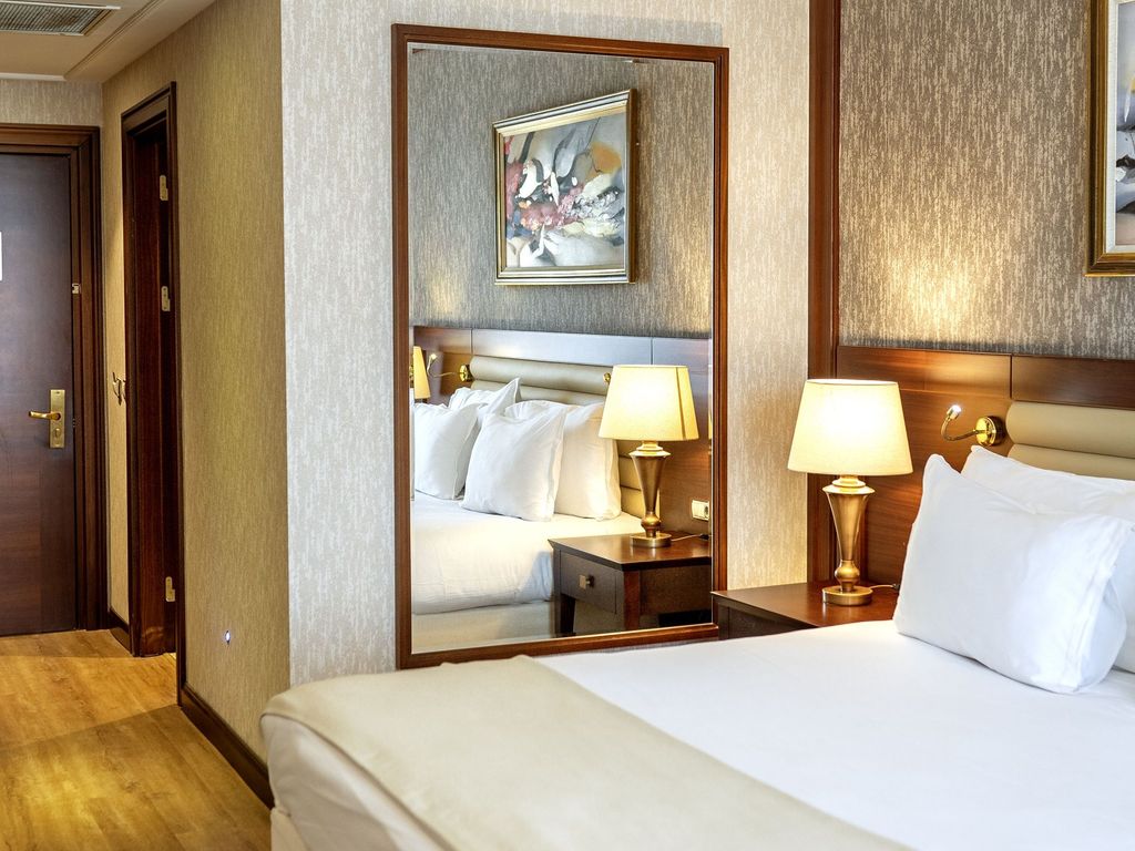 Wellborn Luxury Hotel