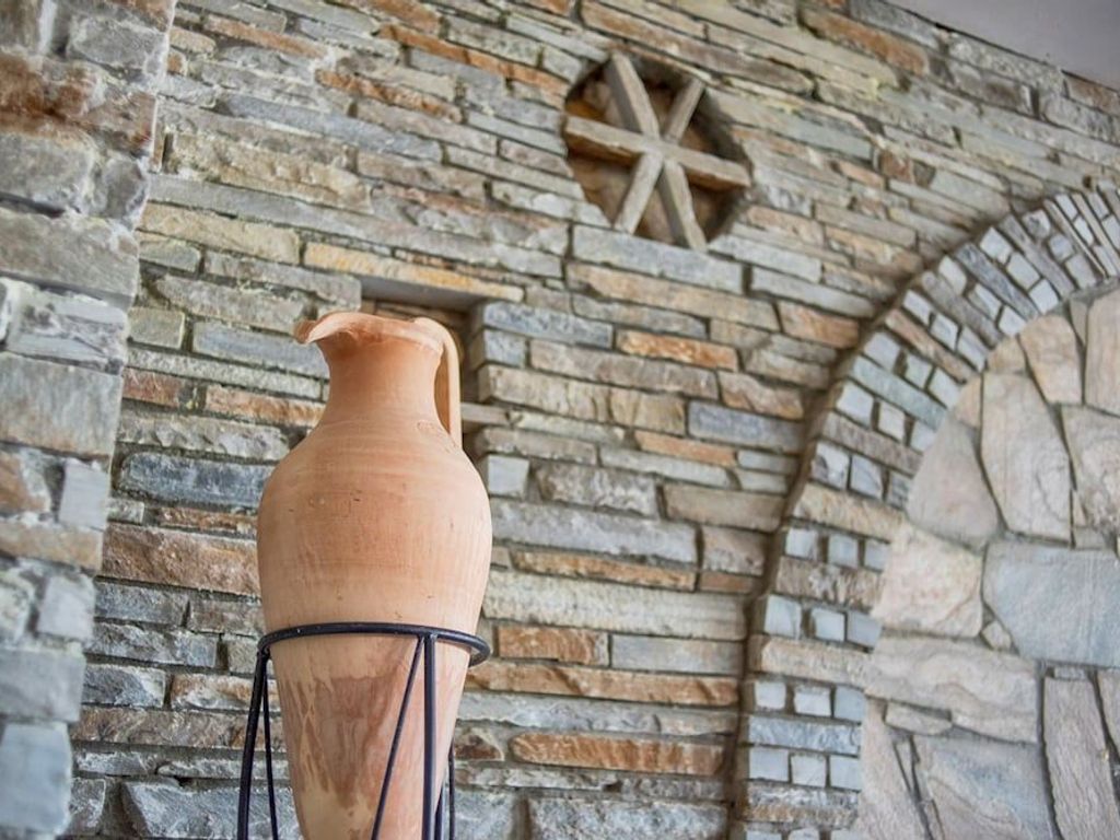 Cavos Bay Hotel and Studios