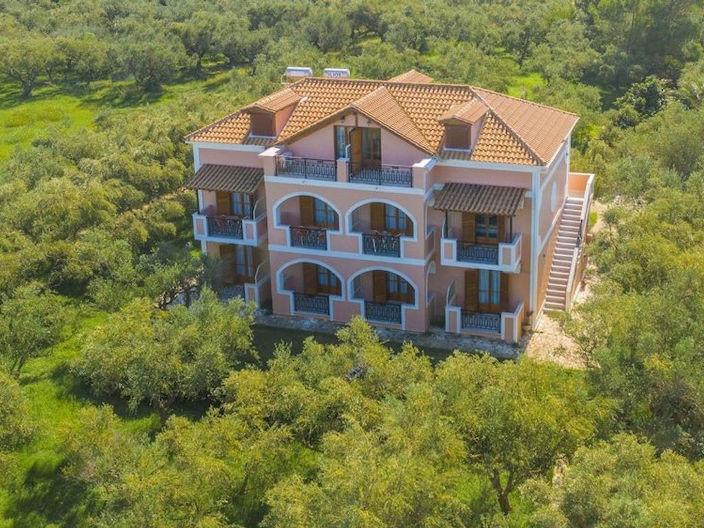 Kavos Psarou Studios and Apartments