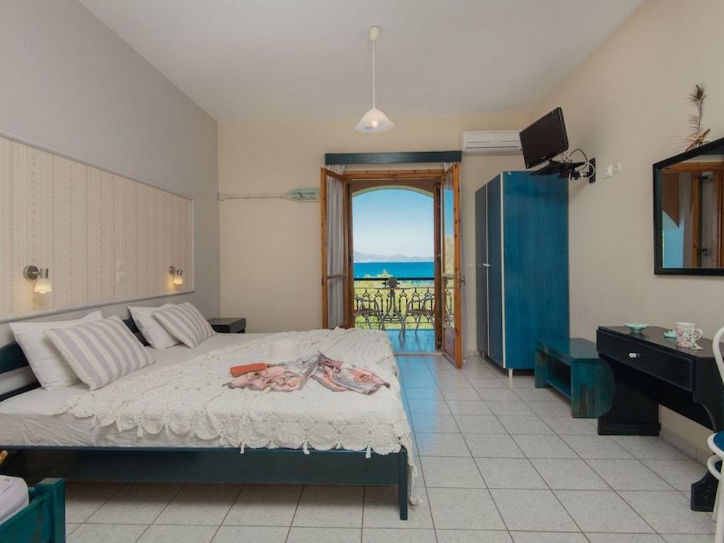 Kavos Psarou Studios and Apartments