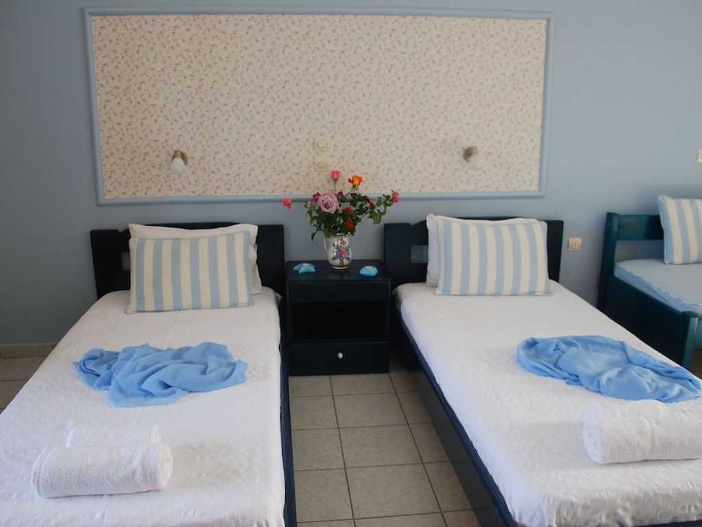 Kavos Psarou Studios and Apartments