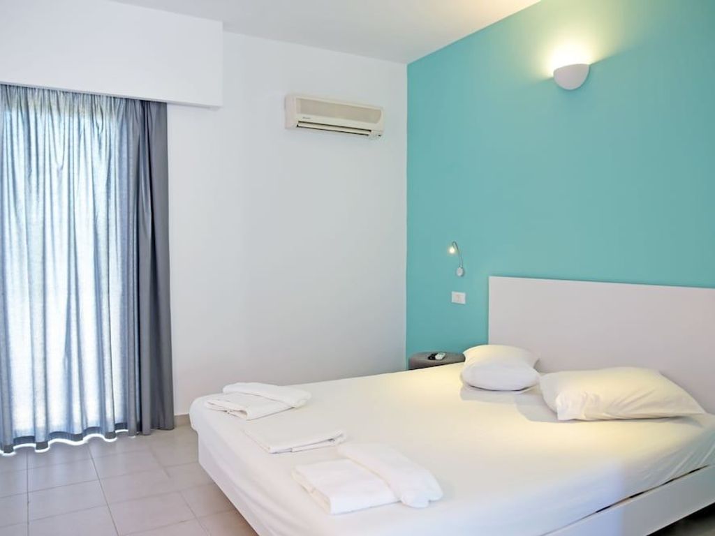 Hillside Studios & Apartments