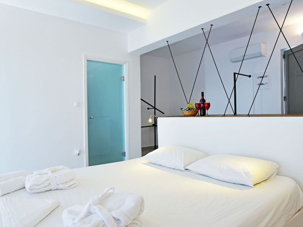 Hillside Studios & Apartments