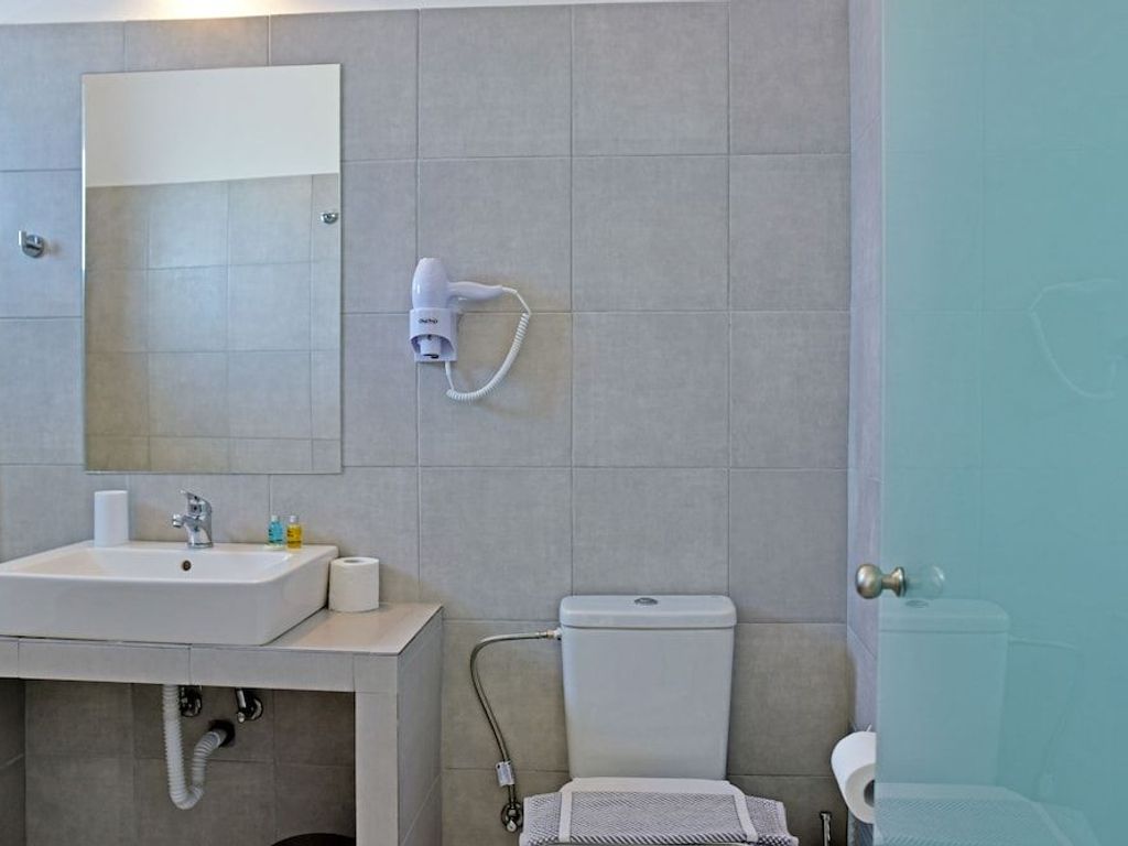 Hillside Studios & Apartments