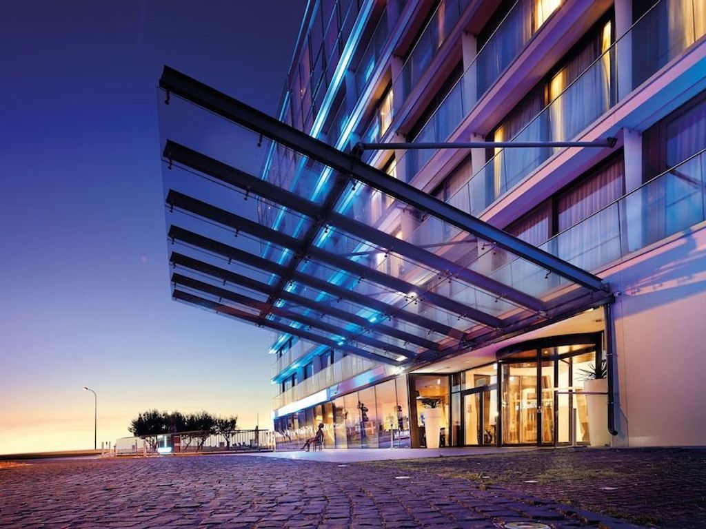 Marine Hotel