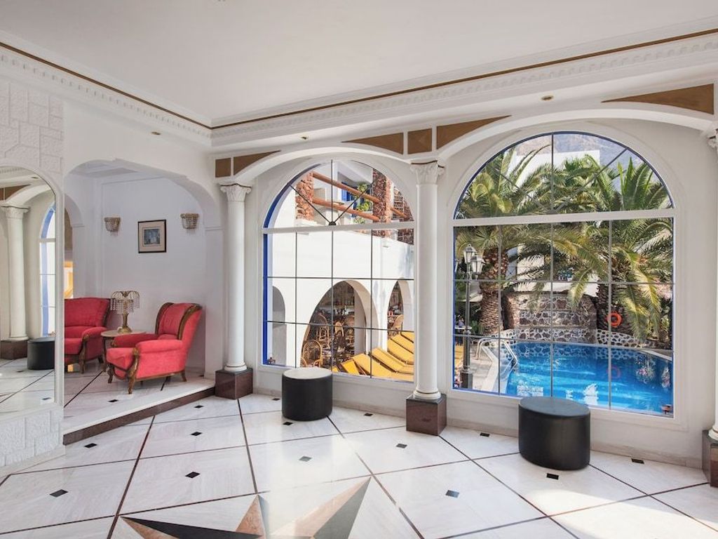 Black Sandy Beach Hotel