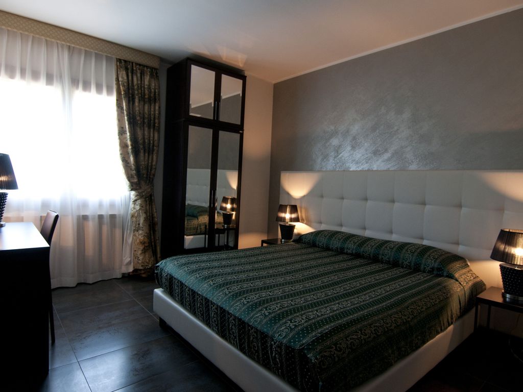 Queen Romantic House