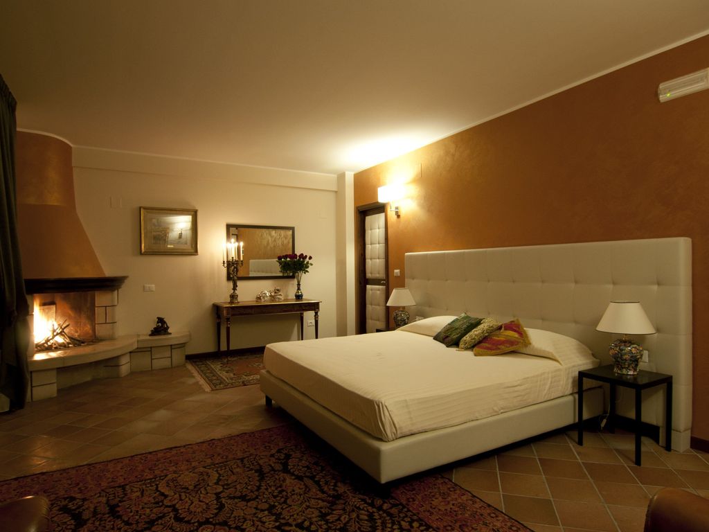Queen Romantic House