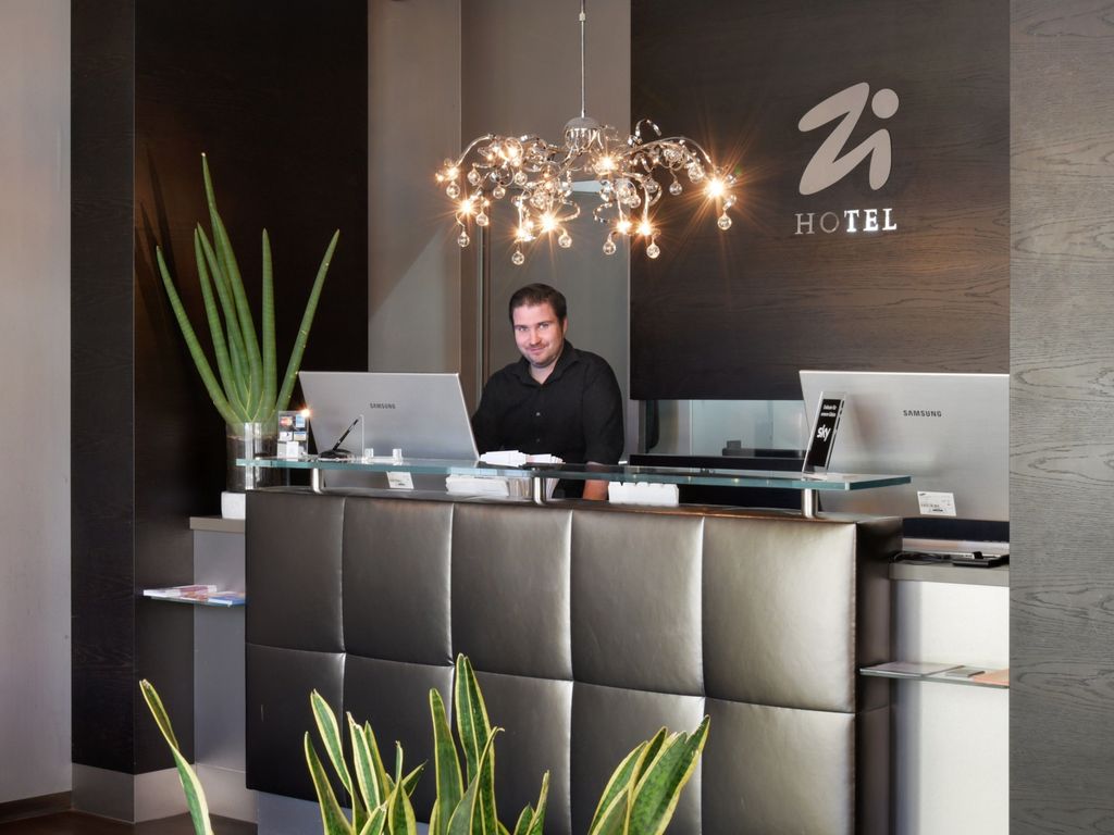 Zi Hotel & Lounge