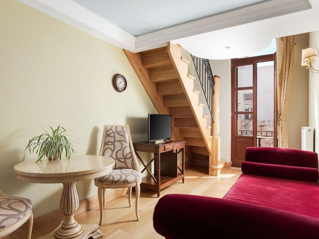 Civitas Suites Hotel