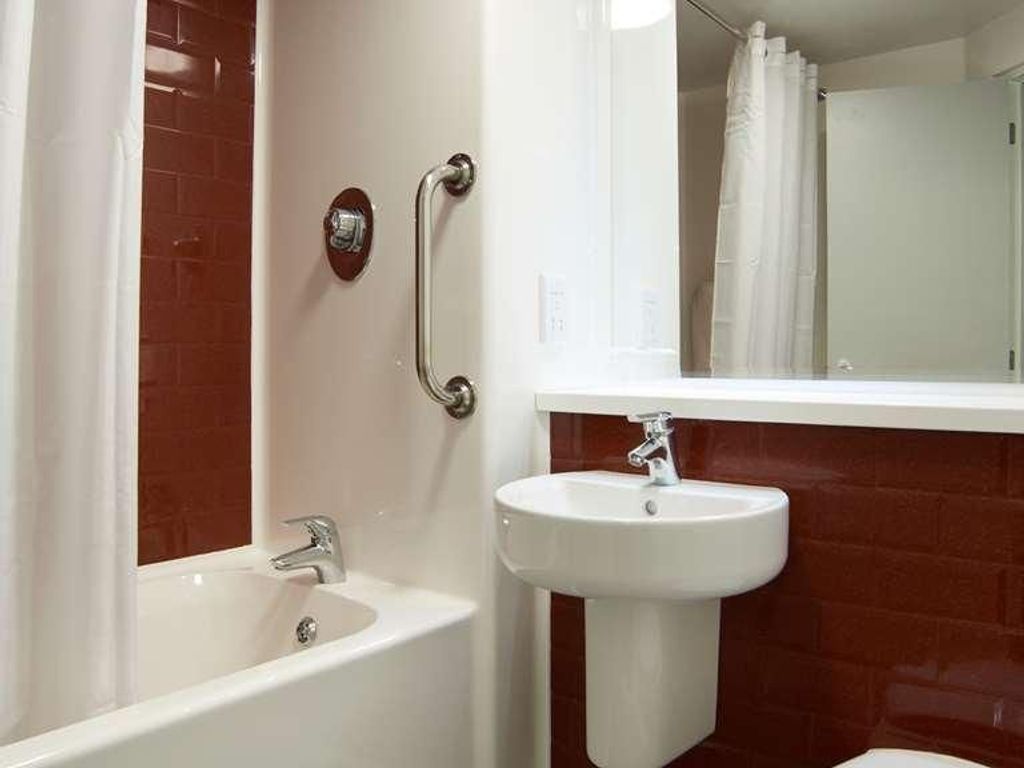 TRAVELODGE NEWBURY LONDON ROAD