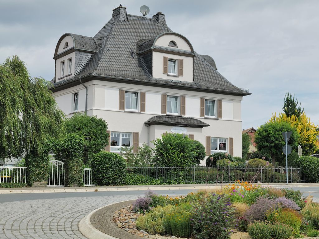 Elena Kempf Haaratelier & Guesthouse