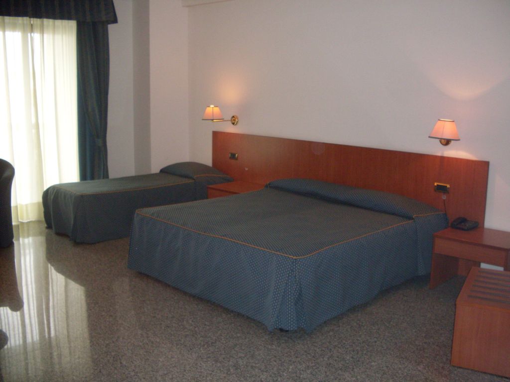 Iris Hotel 90
