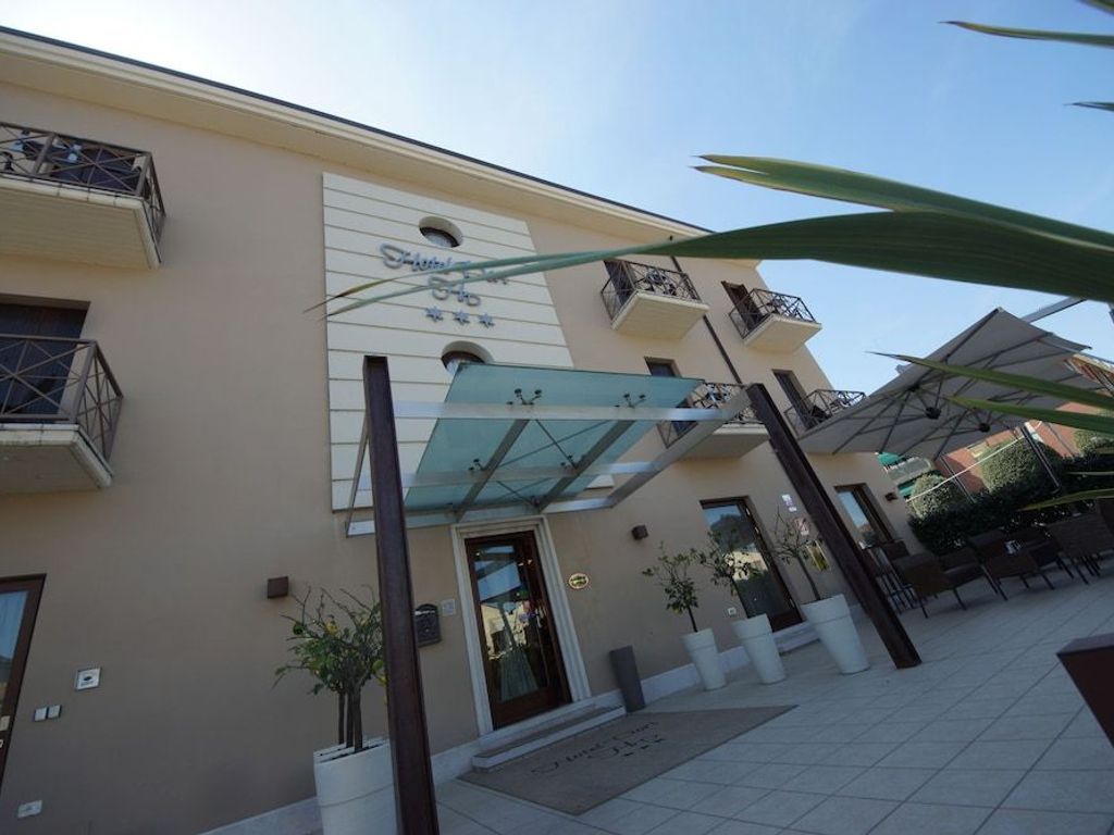 Hotel Dori