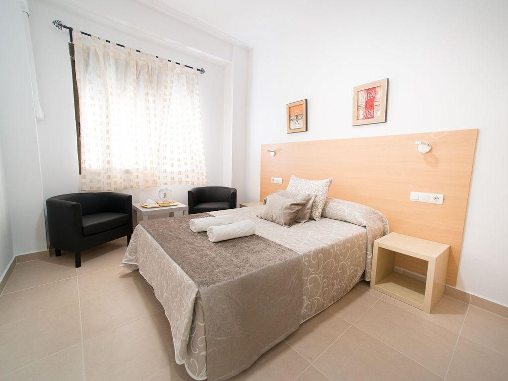Mitre Paterna Hostal