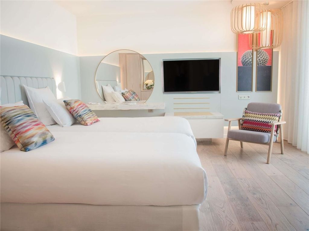 Croisette Beach Hotel Cannes - MGallery Collection