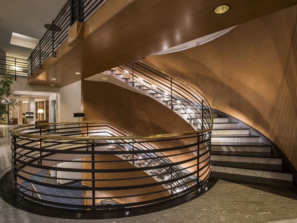 FlyOn Hotel & Conference Center