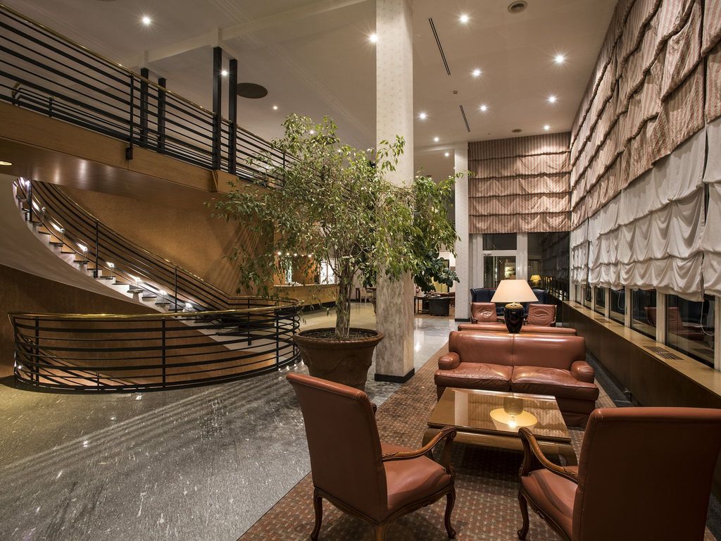 FlyOn Hotel & Conference Center