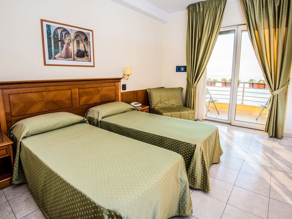 Victoria Grand Hotel