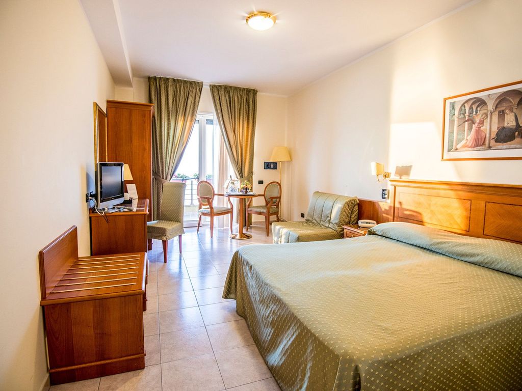 Victoria Grand Hotel
