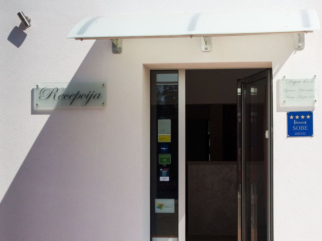 Apartments and Rooms Degra