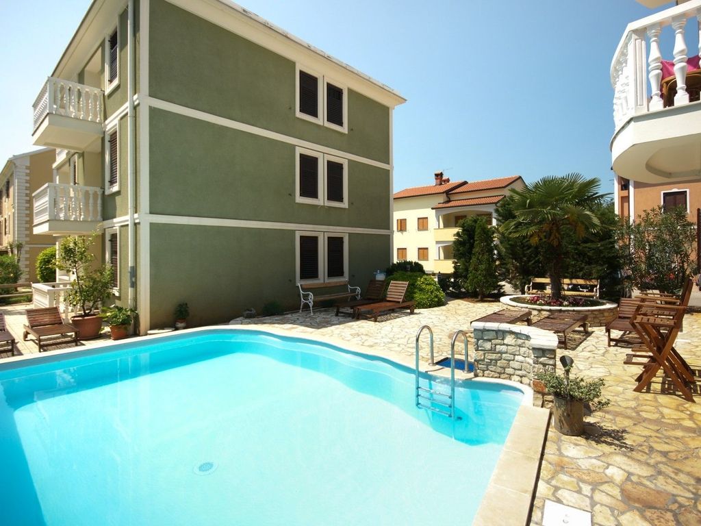 Apartments and Rooms Degra