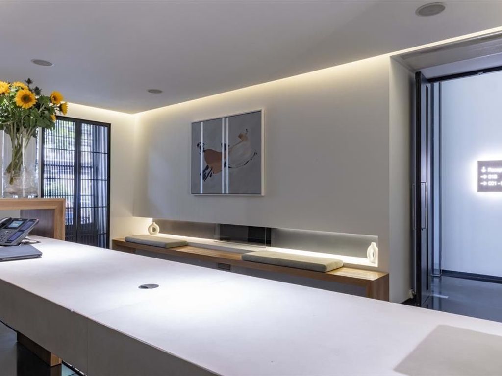 La Suite West