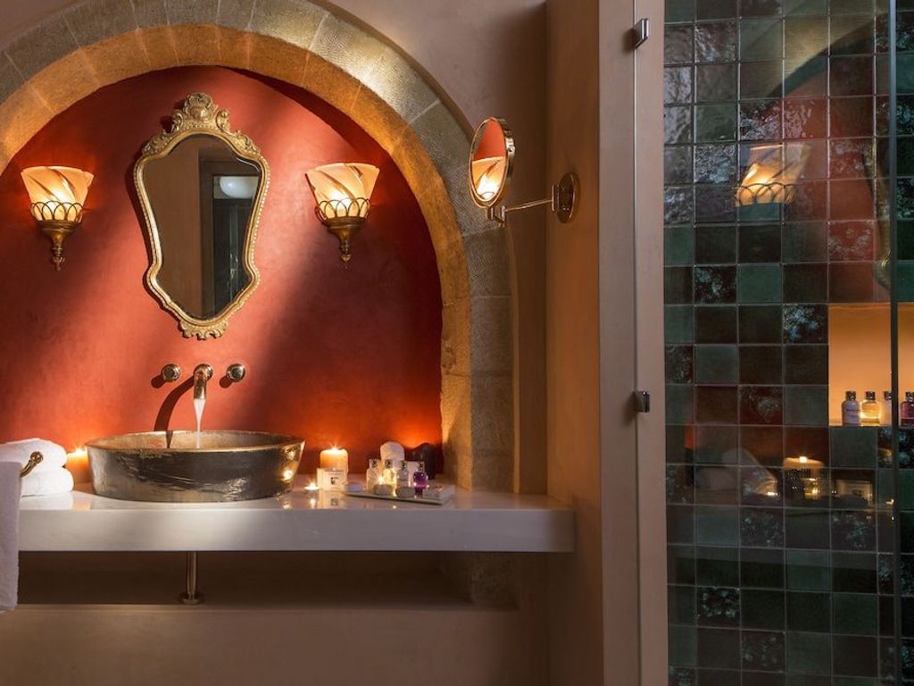 Moni Emvasis Luxury Suites