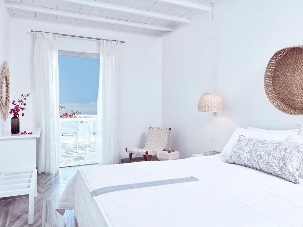 Mr & Mrs White Paros