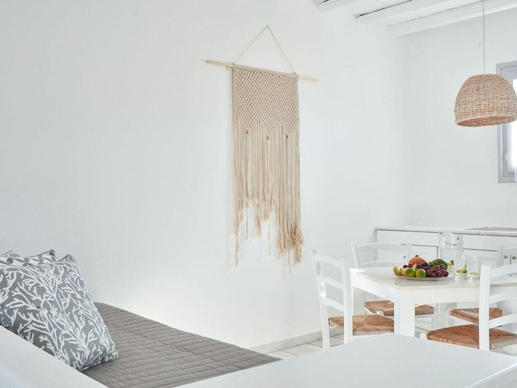 Mr & Mrs White Paros
