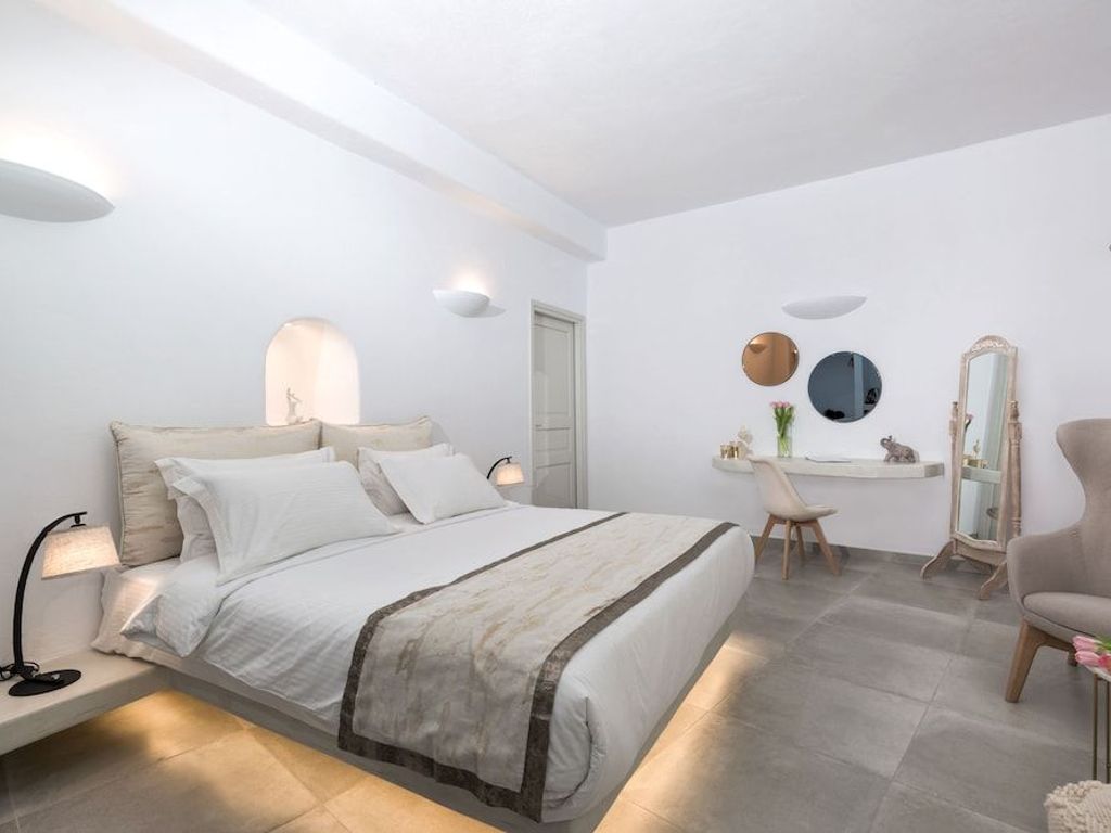 Adamant Suites